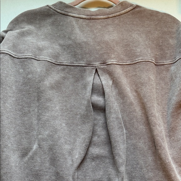 Jane + Delancey distressed waffle knit v neck shirt Top Womens XL Oversized - Picture 4 of 11